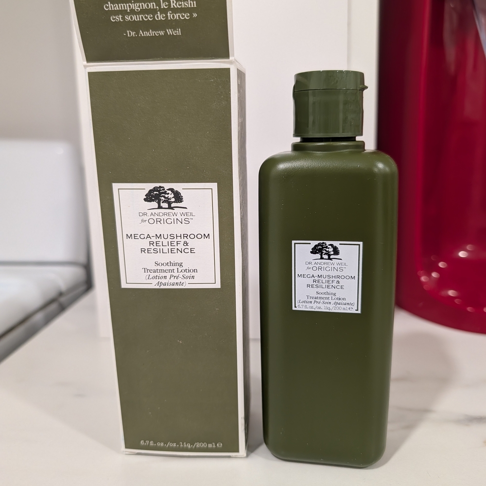 Origins Mega-Mushroom Soothing Treatment Lotion — Olive Green